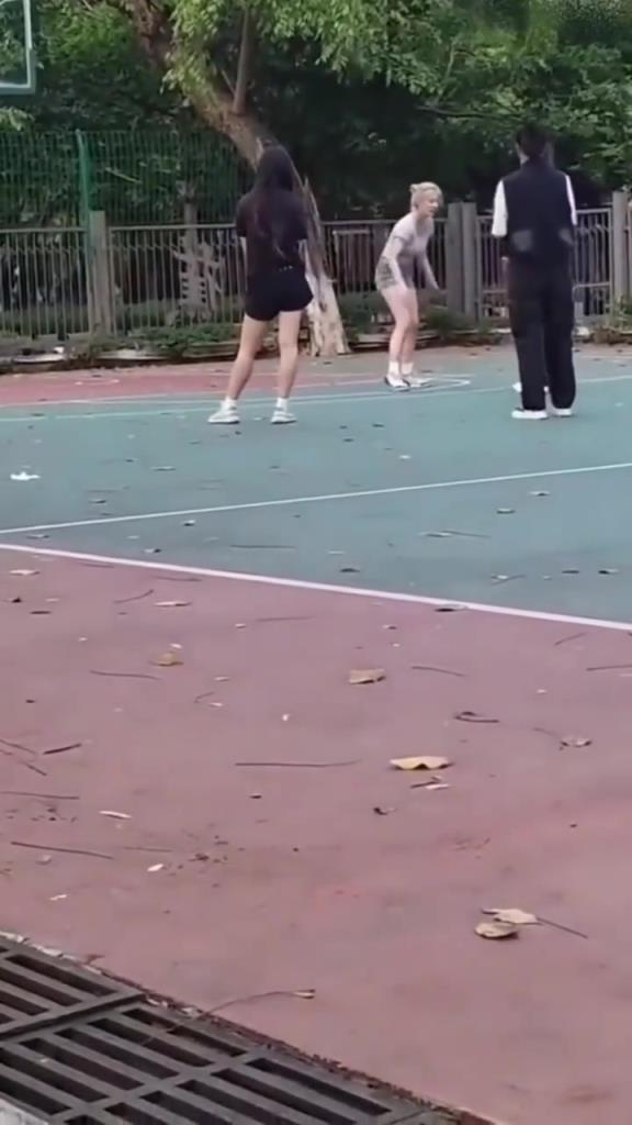 上來就背打女生的男人，真的活該沒有女朋友啊