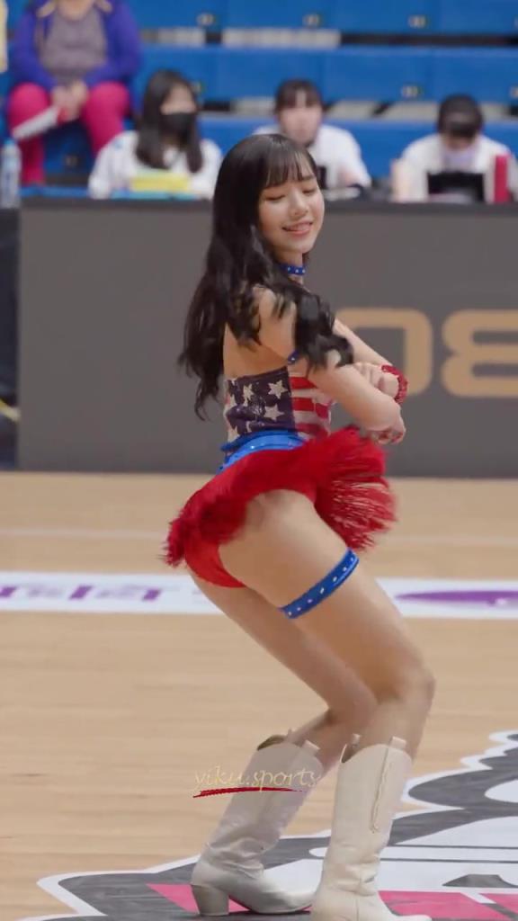 最好的啦啦隊(duì)小姐姐！自信，健康充滿活力！
